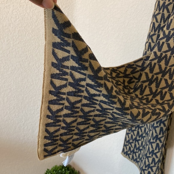 Michael Kors Signature Logo Brown & Gray Scarf OSFM - Picture 3 of 6